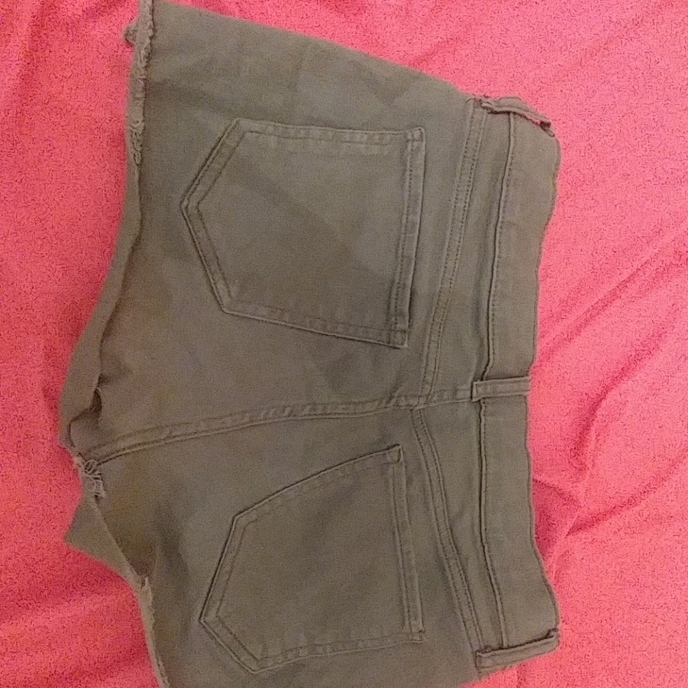 Shorts - Picture 3 of 3